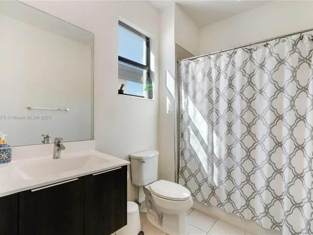 7641 NW 102nd Ct, Doral FL 33178