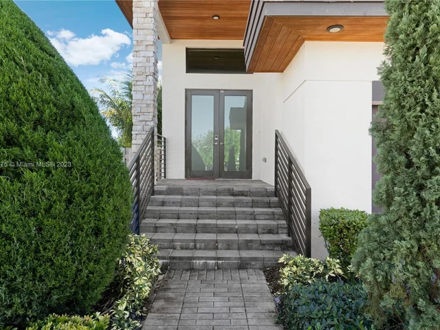 7641 NW 102nd Ct, Doral FL 33178