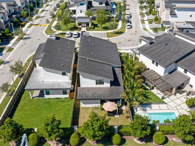 7641 NW 102nd Ct, Doral FL 33178