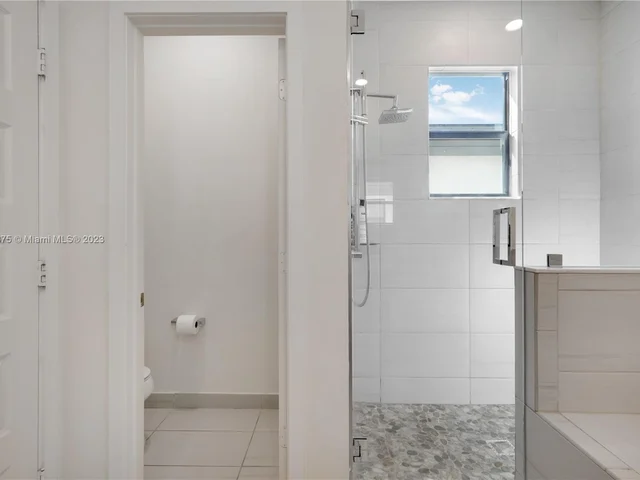 7641 NW 102nd Ct, Doral FL 33178