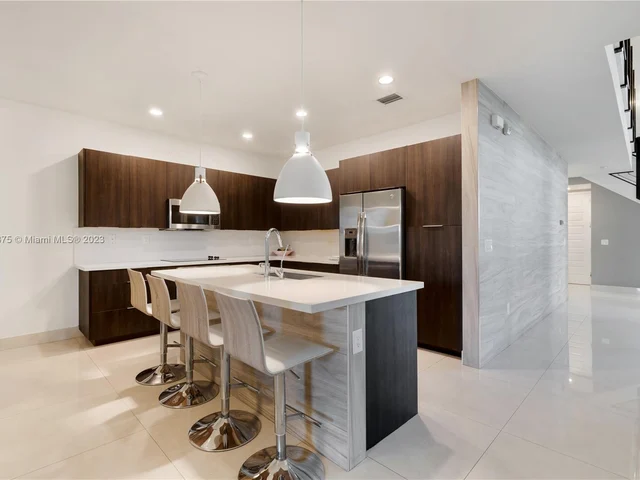 7641 NW 102nd Ct, Doral FL 33178