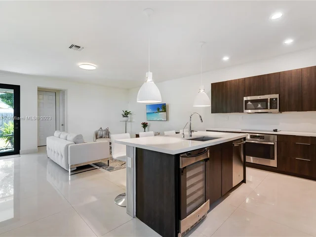 7641 NW 102nd Ct, Doral FL 33178