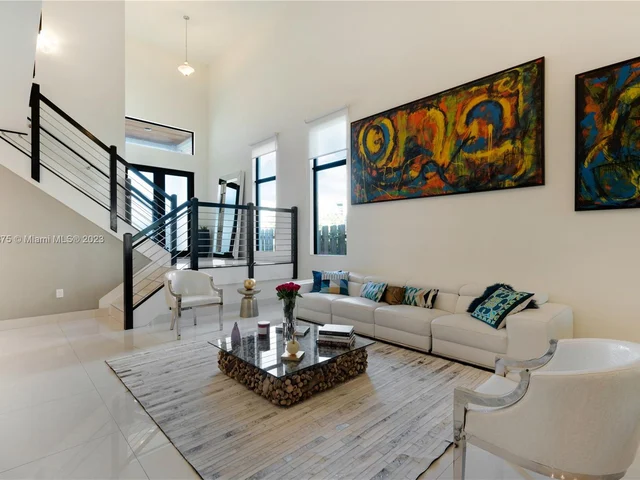 7641 NW 102nd Ct, Doral FL 33178