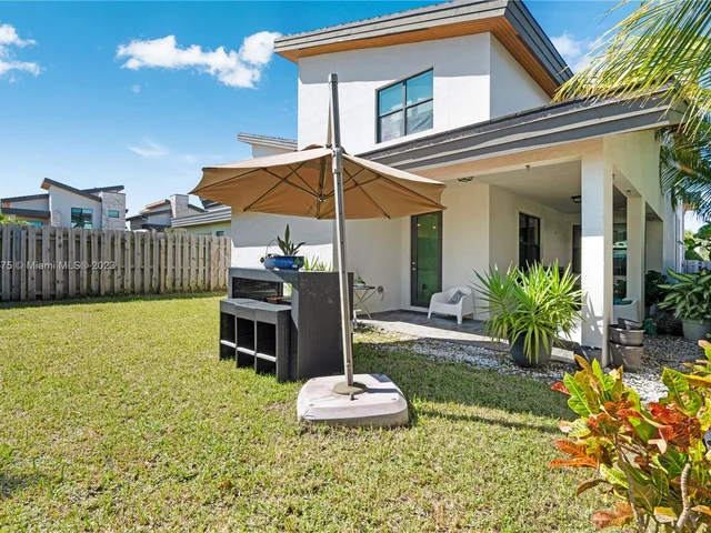 7641 NW 102nd Ct, Doral FL 33178