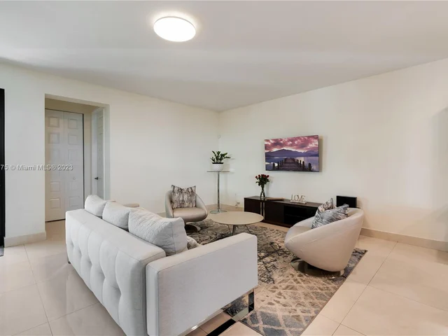 7641 NW 102nd Ct, Doral FL 33178