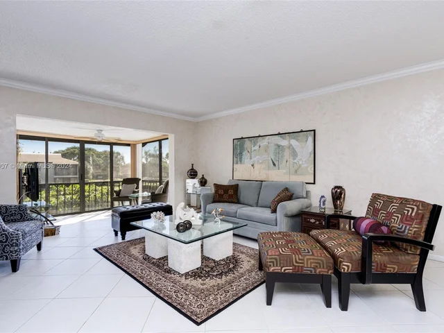 8566 Casa Del Lago # H, Boca Raton FL 33433