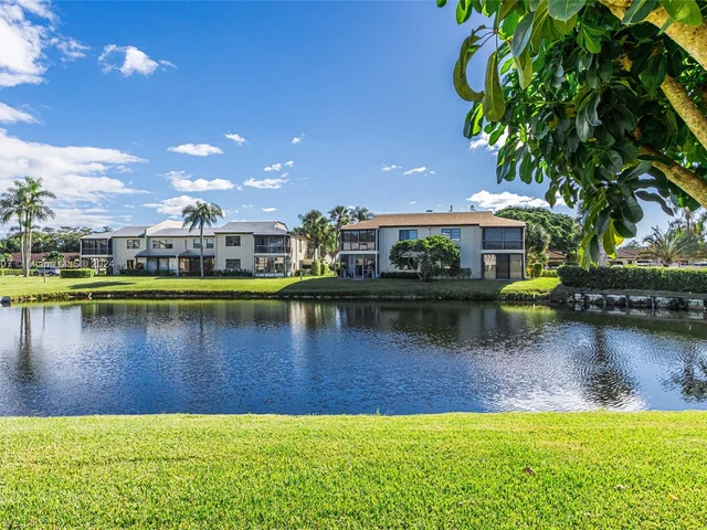 8566 Casa Del Lago # H, Boca Raton FL 33433