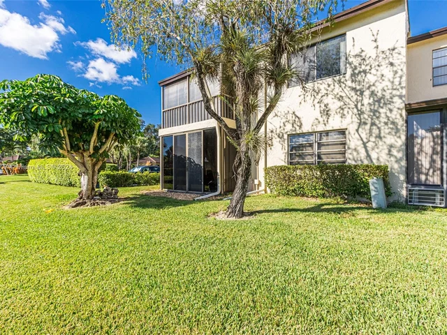 8566 Casa Del Lago # H, Boca Raton FL 33433