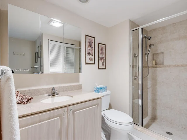 8566 Casa Del Lago # H, Boca Raton FL 33433