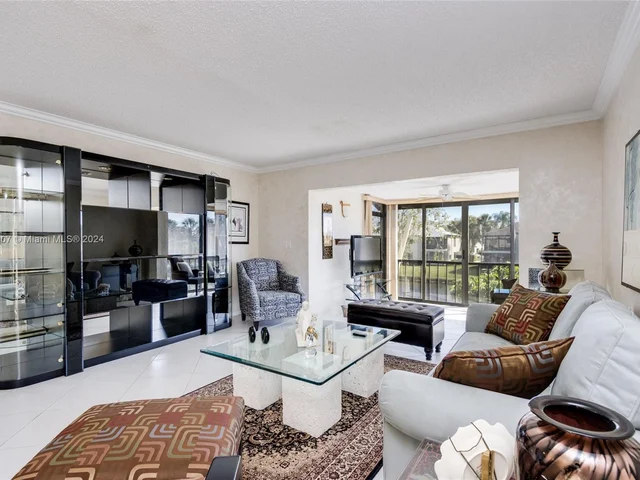 8566 Casa Del Lago # H, Boca Raton FL 33433