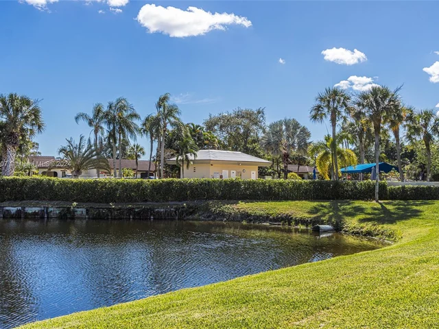 8566 Casa Del Lago # H, Boca Raton FL 33433