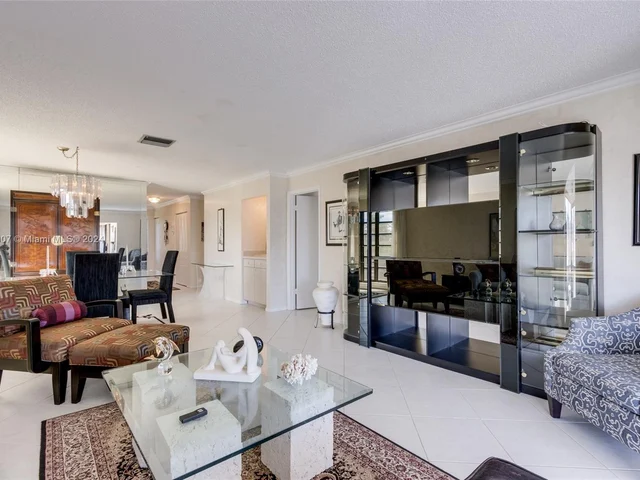 8566 Casa Del Lago # H, Boca Raton FL 33433