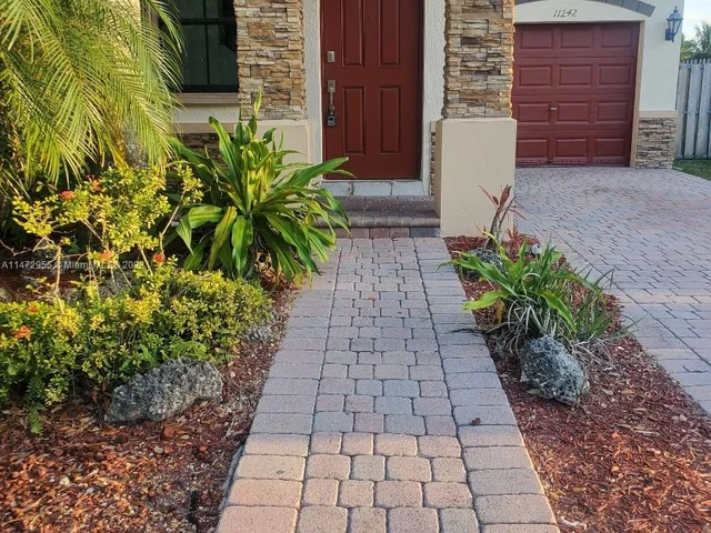 11242 SW 242nd St, Homestead FL 33032