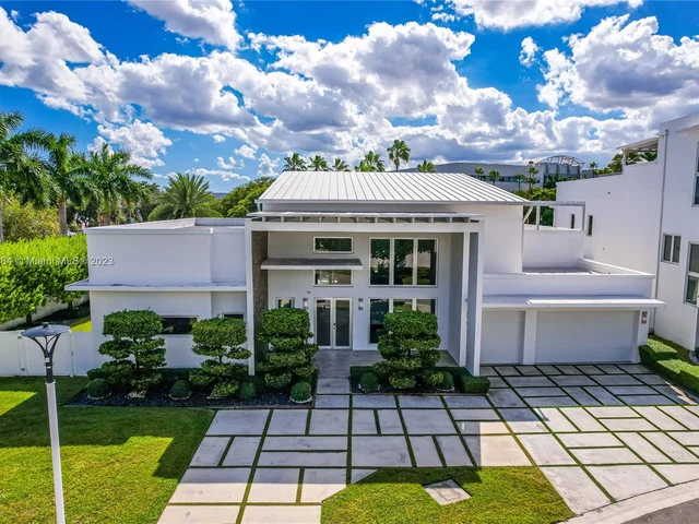 8404 NW 33rd Ter, Doral FL 33122