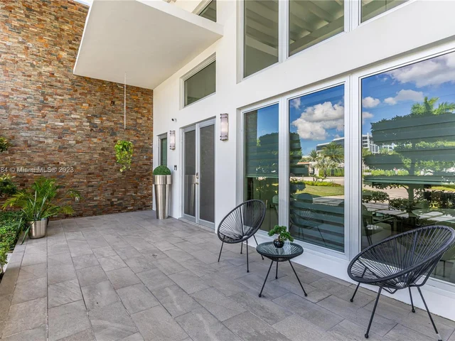 8404 NW 33rd Ter, Doral FL 33122