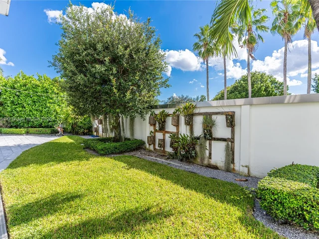 8404 NW 33rd Ter, Doral FL 33122