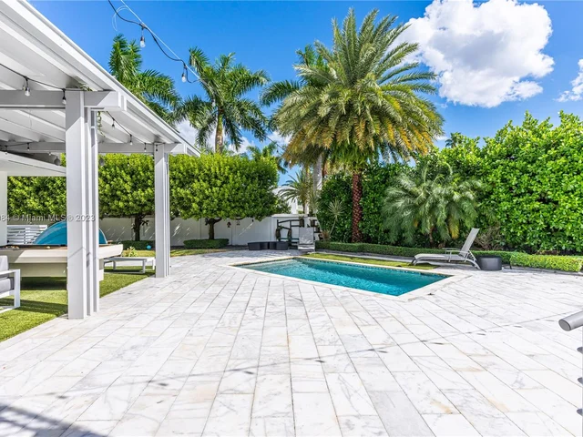 8404 NW 33rd Ter, Doral FL 33122