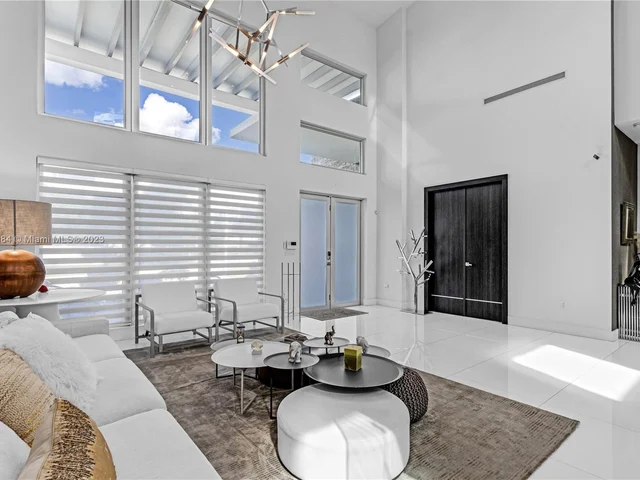 8404 NW 33rd Ter, Doral FL 33122