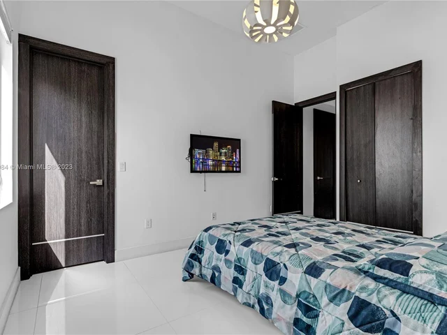 8404 NW 33rd Ter, Doral FL 33122