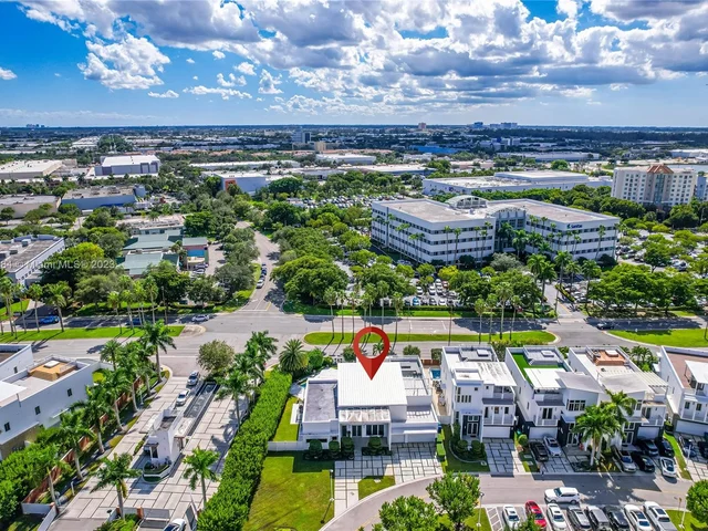 8404 NW 33rd Ter, Doral FL 33122