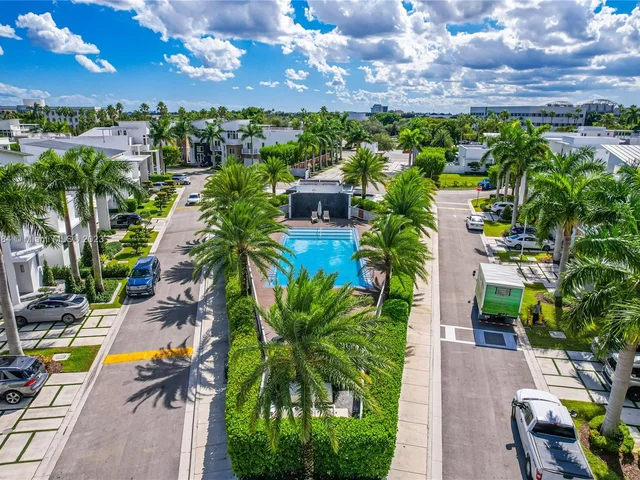 8404 NW 33rd Ter, Doral FL 33122