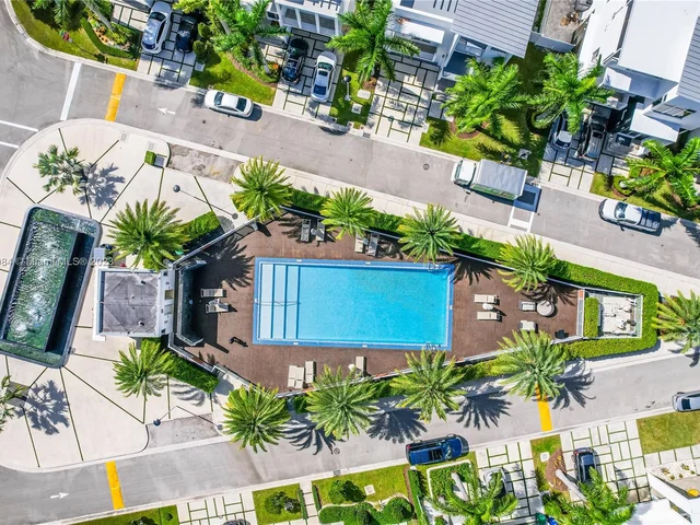 8404 NW 33rd Ter, Doral FL 33122