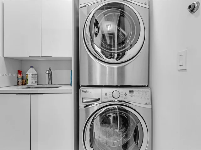 8404 NW 33rd Ter, Doral FL 33122