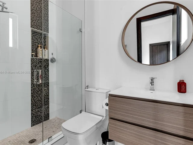 8404 NW 33rd Ter, Doral FL 33122