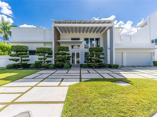 8404 NW 33rd Ter, Doral FL 33122