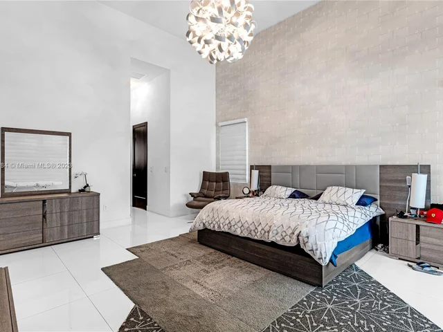 8404 NW 33rd Ter, Doral FL 33122