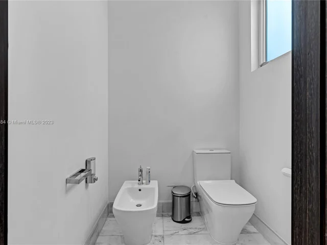 8404 NW 33rd Ter, Doral FL 33122