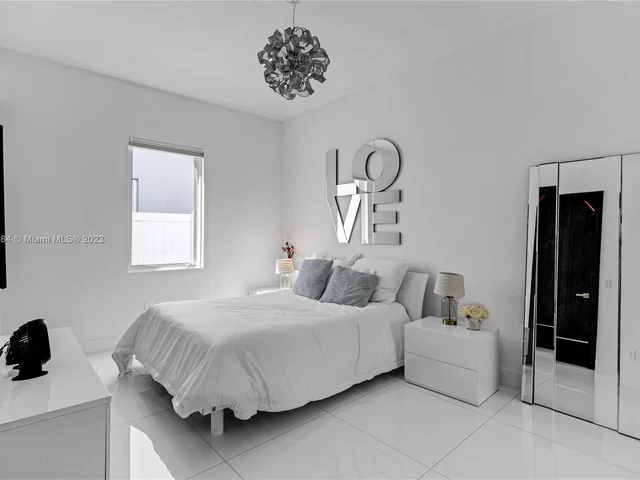 8404 NW 33rd Ter, Doral FL 33122