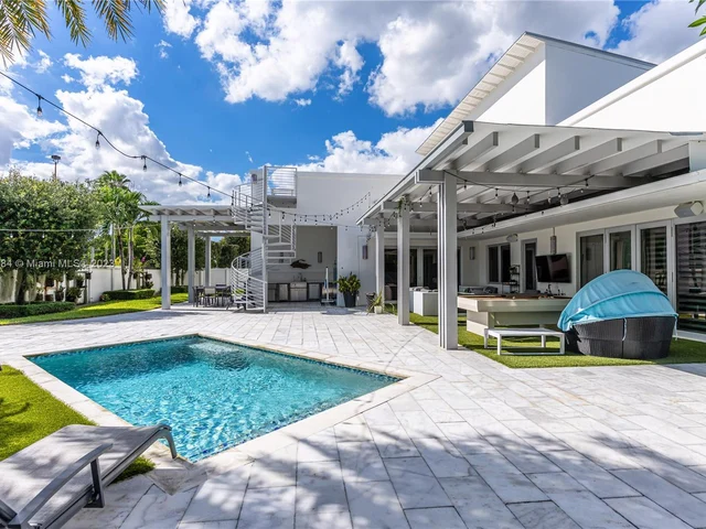 8404 NW 33rd Ter, Doral FL 33122