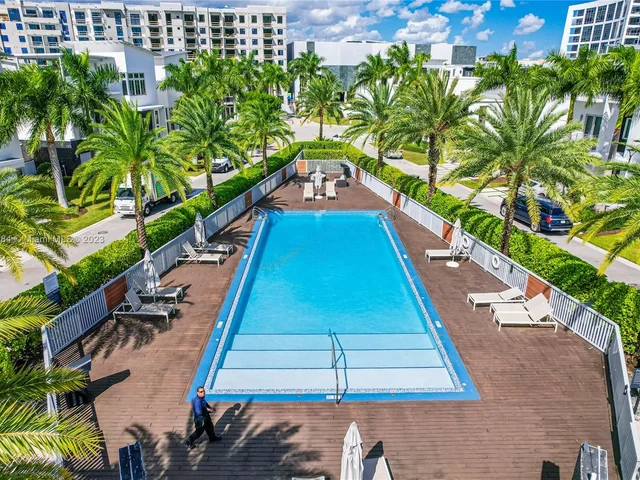 8404 NW 33rd Ter, Doral FL 33122