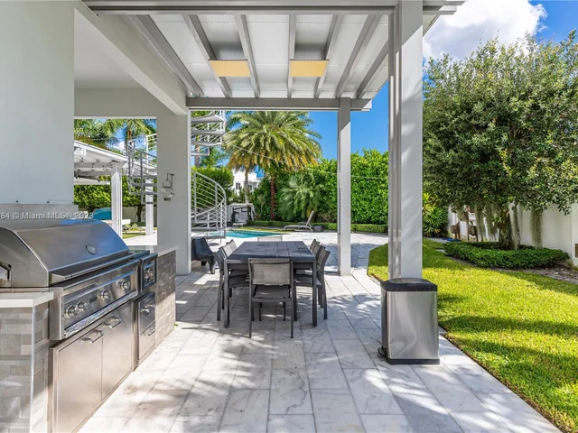 8404 NW 33rd Ter, Doral FL 33122