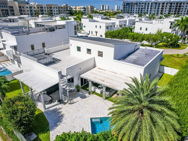 8404 NW 33rd Ter, Doral FL 33122