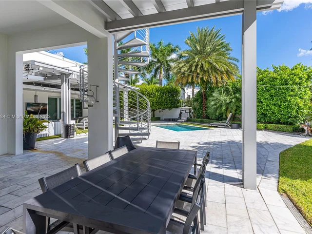 8404 NW 33rd Ter, Doral FL 33122