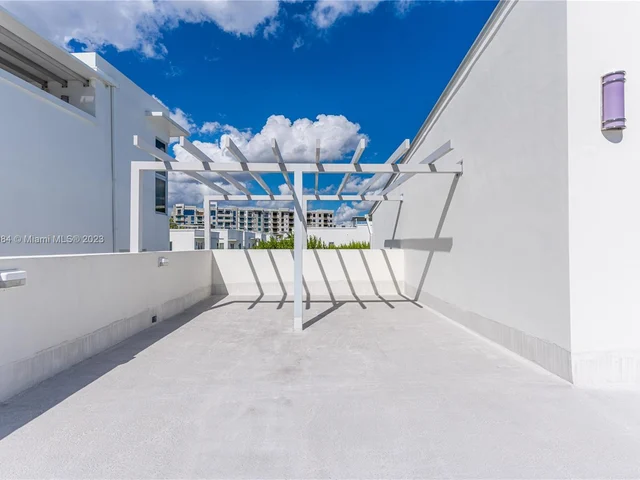 8404 NW 33rd Ter, Doral FL 33122