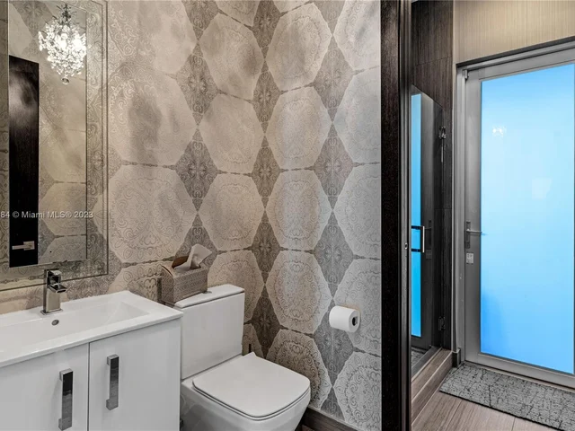 8404 NW 33rd Ter, Doral FL 33122