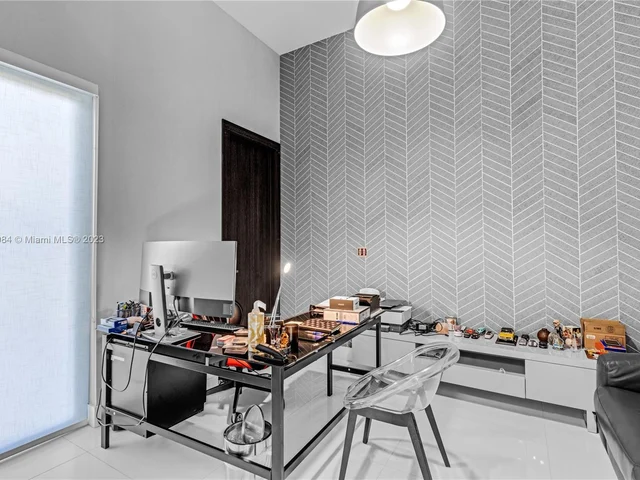 8404 NW 33rd Ter, Doral FL 33122