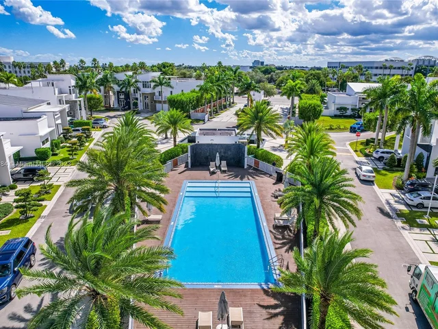 8404 NW 33rd Ter, Doral FL 33122