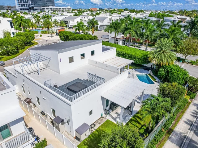 8404 NW 33rd Ter, Doral FL 33122