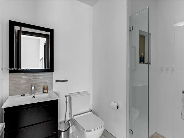 8404 NW 33rd Ter, Doral FL 33122