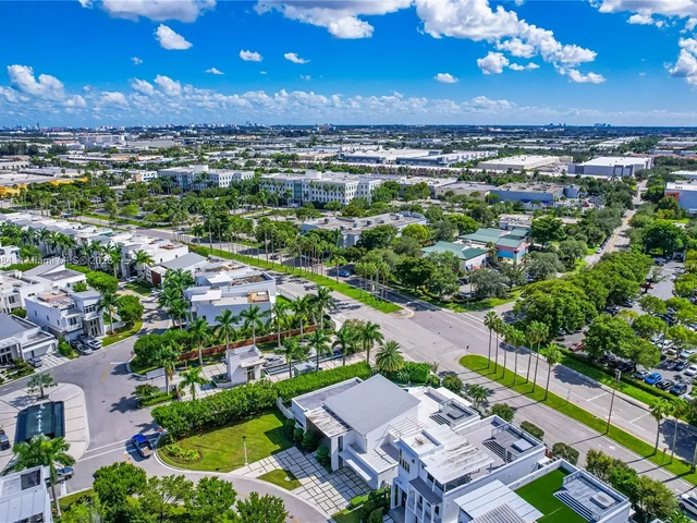 8404 NW 33rd Ter, Doral FL 33122