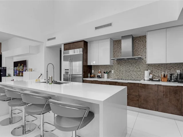 8404 NW 33rd Ter, Doral FL 33122