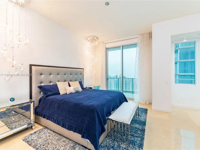 300 S Biscayne Blvd # 3802, Miami FL 33131