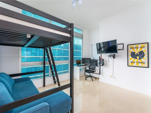 300 S Biscayne Blvd # 3802, Miami FL 33131