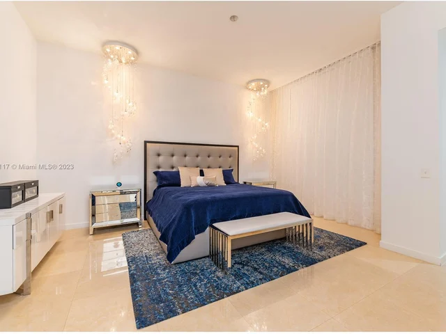 300 S Biscayne Blvd # 3802, Miami FL 33131