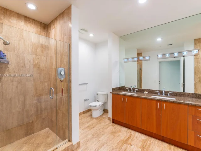 300 S Biscayne Blvd # 3802, Miami FL 33131