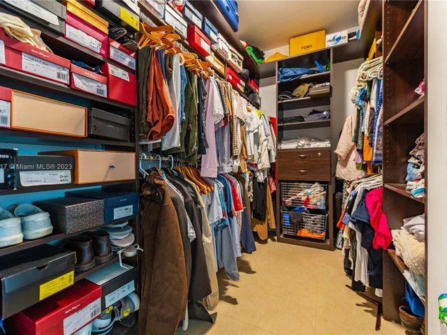 300 S Biscayne Blvd # 3802, Miami FL 33131